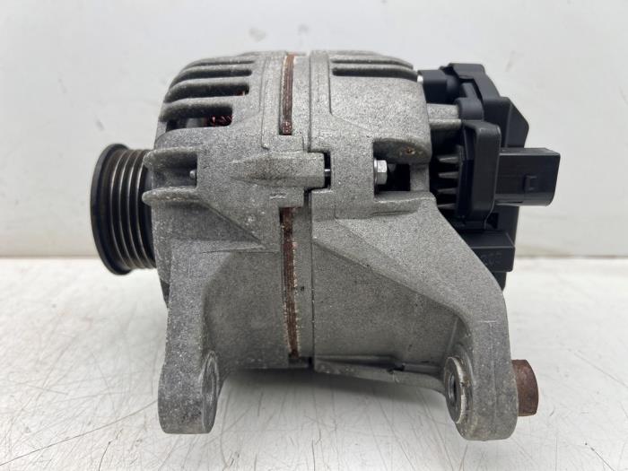 Gebrauchte Dynamo Volkswagen Passat Variant (3B6) 1.8 Turbo 20V Preis € 50,00 Margenregelung angeboten von Autohandel & Demontage Weteringbrug
