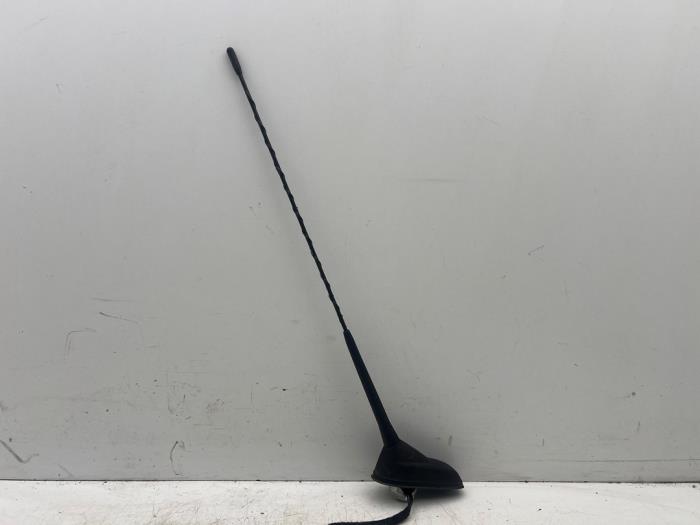 Używane Antena Peugeot 208 I (CA/CC/CK/CL) 1.2 Vti 12V PureTech 82 Cena € 15,00 Procedura marży oferowane przez Autohandel & Demontage Weteringbrug