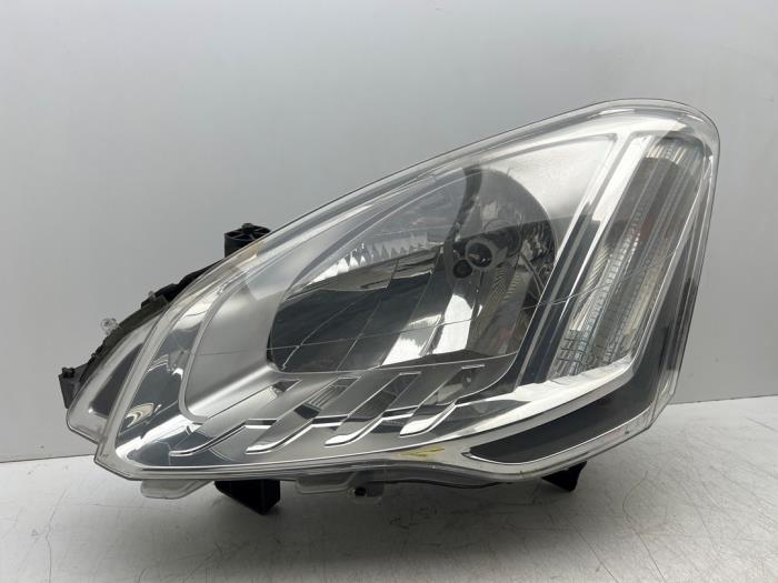 Używane Reflektor lewy Citroen Berlingo Cinqspace, Multispace 1.6 BlueHDI 100 Cena € 100,00 Procedura marży oferowane przez Autohandel & Demontage Weteringbrug