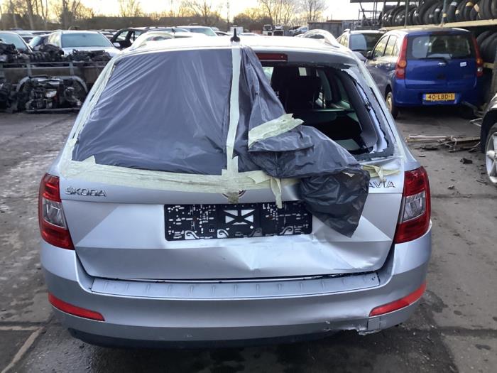Usagé Train arrière complet Skoda Octavia Combi (5EAC) 2.0 TDI GreenTec 16V Prix € 145,00 Règlement à la marge proposé par Autohandel & Demontage Weteringbrug