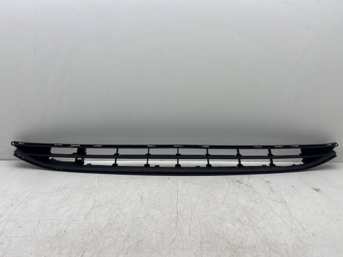 Używane Grill Opel Corsa E 1.4 16V Cena € 20,00 Procedura marży oferowane przez Autohandel & Demontage Weteringbrug