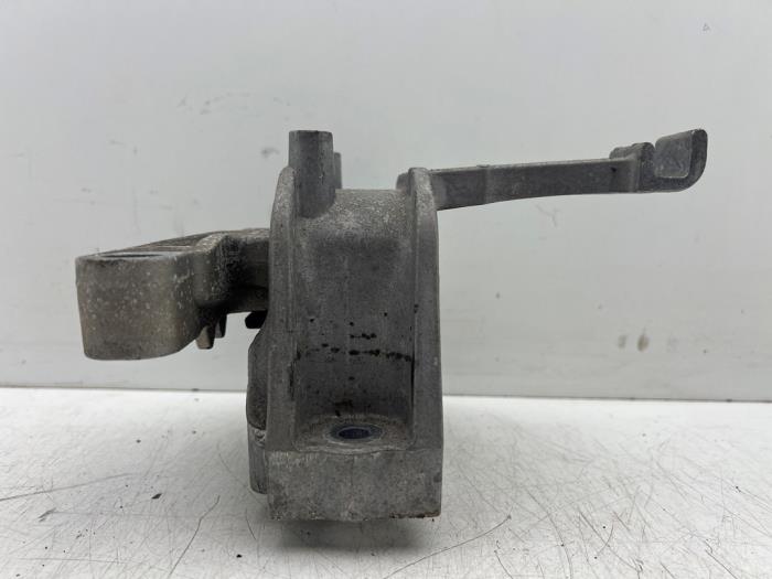 Used Engine mount Volkswagen Polo VI (AW1) 1.0 12V BlueMotion Technology Price € 20,00 Margin scheme offered by Autohandel & Demontage Weteringbrug