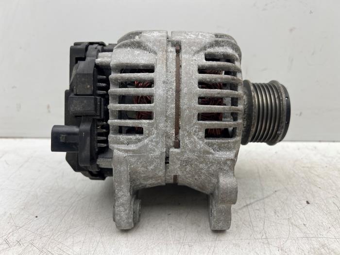 Usagé Dynamo Volkswagen Golf IV (1J1) 1.6 Prix € 25,00 Règlement à la marge proposé par Autohandel & Demontage Weteringbrug