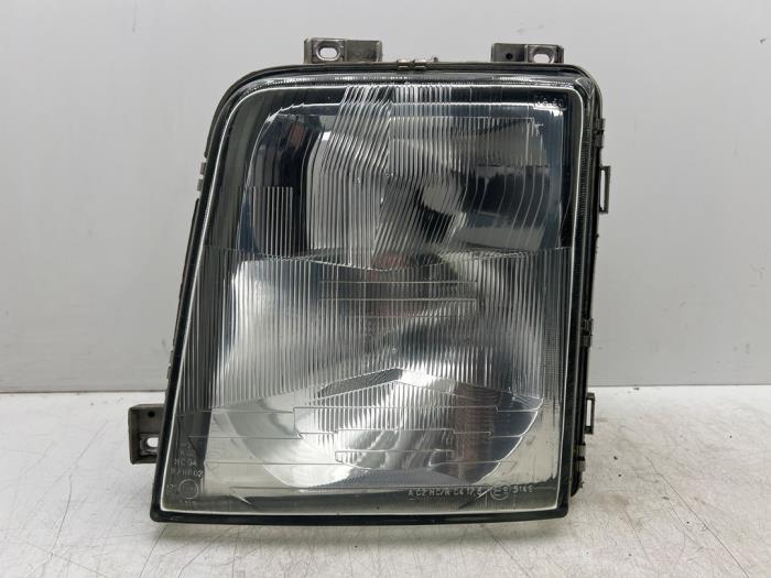 Używane Reflektor lewy Volkswagen LT II 2.5 TDi Cena € 45,00 Procedura marży oferowane przez Autohandel & Demontage Weteringbrug