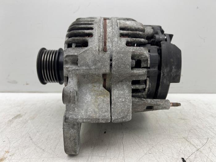 Gebrauchte Dynamo Volkswagen Polo IV (9N1/2/3) 1.4 16V Preis € 40,00 Margenregelung angeboten von Autohandel & Demontage Weteringbrug