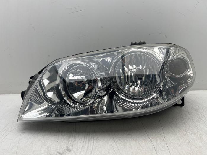 Używane Reflektor lewy Fiat Punto II (188) 1.2 60 S Cena € 45,00 Procedura marży oferowane przez Autohandel & Demontage Weteringbrug