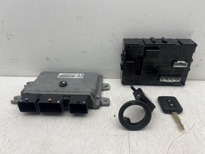 Used Ignition lock + computer Nissan Note (E11) 1.6 16V Price € 150,00 Margin scheme offered by Autohandel & Demontage Weteringbrug