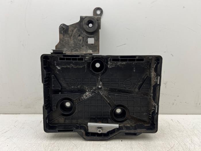 Begagnade Batterilåda Renault Captur I (2R) 0.9 Energy TCE 12V Pris € 15,00 Marginaltabell erbjuds av Autohandel & Demontage Weteringbrug