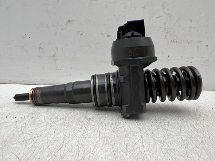 Usagé Injecteurs Volkswagen Caddy III (2KA,2KH,2CA,2CH) 1.9 TDI Prix € 40,00 Règlement à la marge proposé par Autohandel & Demontage Weteringbrug