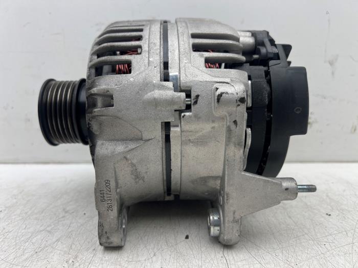 Begagnade Dynamo Volkswagen Polo IV (9N1/2/3) 1.4 16V Pris € 65,00 Marginaltabell erbjuds av Autohandel & Demontage Weteringbrug