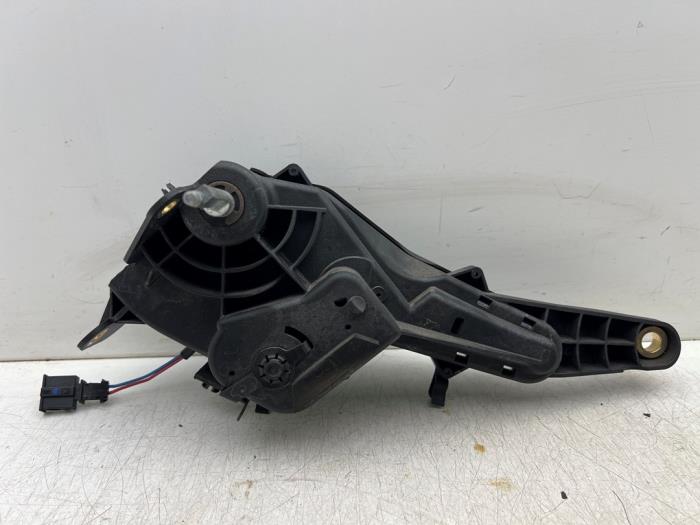 Convertible roof main ram cylinder