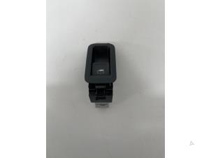 Used Electric window switch Volkswagen Polo V (6R) 1.2 TSI 16V BlueMotion Technology Price € 20,00 Margin scheme offered by Het Viaduct