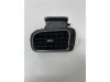 Air grill side from a Volkswagen Polo V (6R), 2009 / 2017 1.2 TSI 16V BlueMotion Technology, Hatchback, Petrol, 1.197cc, 66kW (90pk), FWD, CJZC, 2014-02 / 2017-10 2017