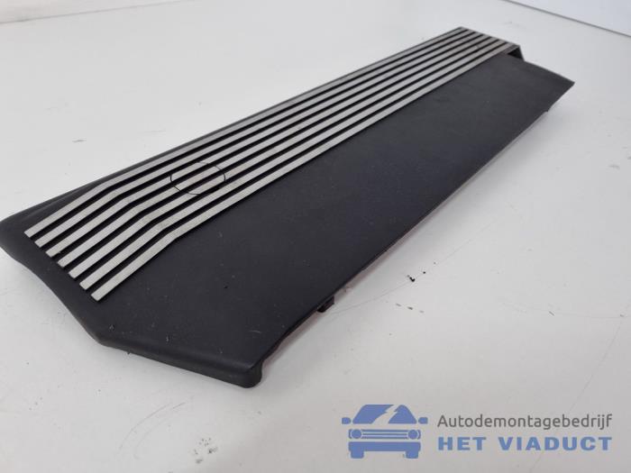 Abdeckblech Motor van een BMW 3 serie (E46/4) 328i 24V 2001