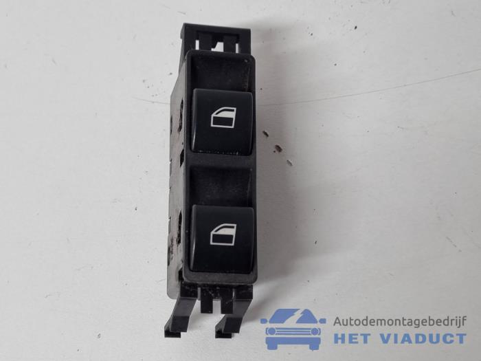 Usados Interruptor combinado de ventanillas BMW 3 serie (E46/4) 328i 24V Precio € 25,00 Norma de margen ofrecido por Het Viaduct