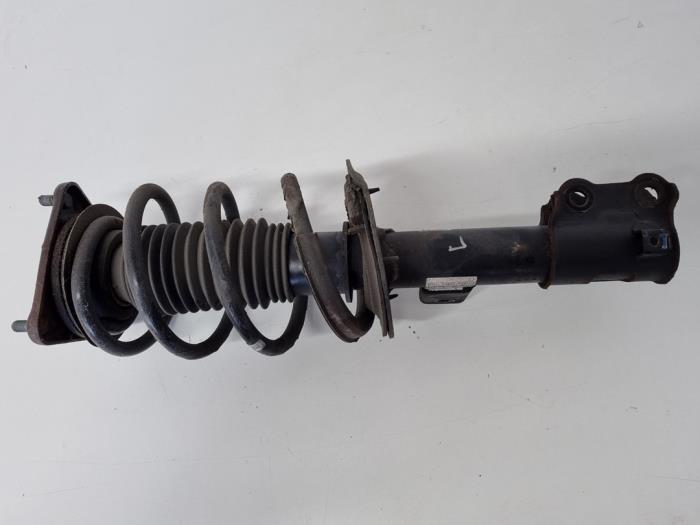 Fronts shock absorber, left from a Hyundai i30 (GDHB5) 1.4 16V 2014