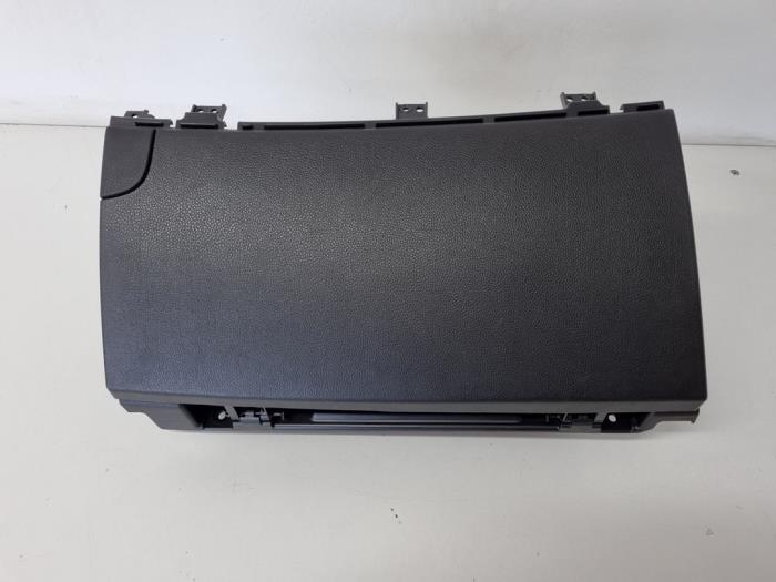 Glovebox from a Hyundai i30 (GDHB5) 1.4 16V 2014