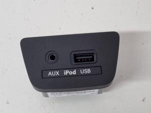 Używane Zlacze AUX/USB Hyundai i30 (GDHB5) 1.4 16V Cena € 30,00 Procedura marży oferowane przez Het Viaduct