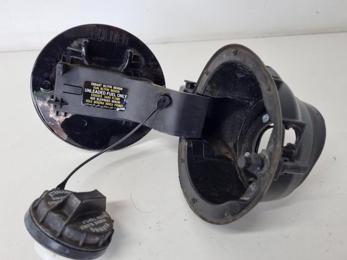 Tank cap cover from a Hyundai i30 (GDHB5) 1.4 16V 2014