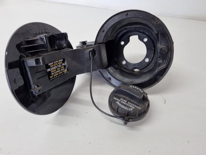 Tank cap cover from a Hyundai i30 (GDHB5) 1.4 16V 2014