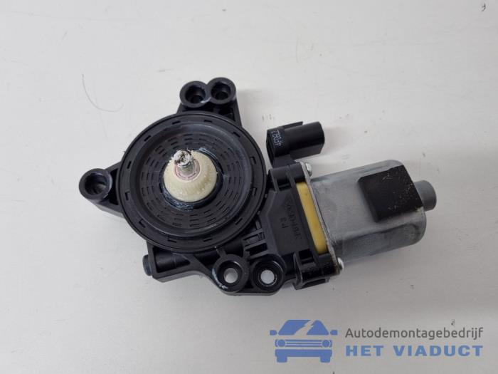 Usados Motor de ventanilla de puerta Hyundai i30 (GDHB5) 1.4 16V Precio € 45,00 Norma de margen ofrecido por Het Viaduct