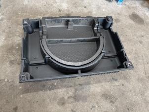 Used Spare wheel holder Kia Niro I (DE) 64 kWh Price on request offered by Het Viaduct