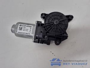 Usados Motor de ventanilla de puerta Kia Niro I (DE) E-Niro 64 kWh Precio € 45,00 Norma de margen ofrecido por Het Viaduct