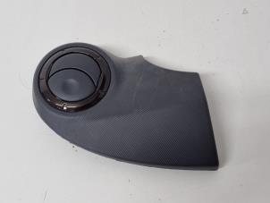 Used Dashboard vent Dacia Duster (HS) 1.6 16V LPG Price € 25,00 Margin scheme offered by Het Viaduct