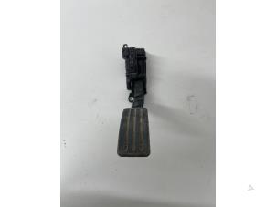 Used Accelerator pedal Dacia Duster (HS) 1.6 16V LPG Price € 45,00 Margin scheme offered by Het Viaduct