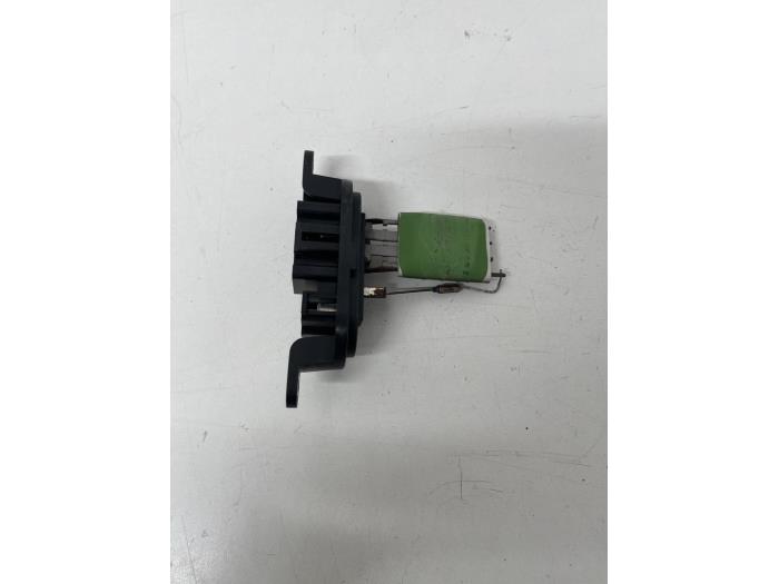 Heater resistor from a Dacia Dokker (0S) 1.6 LPG 2015