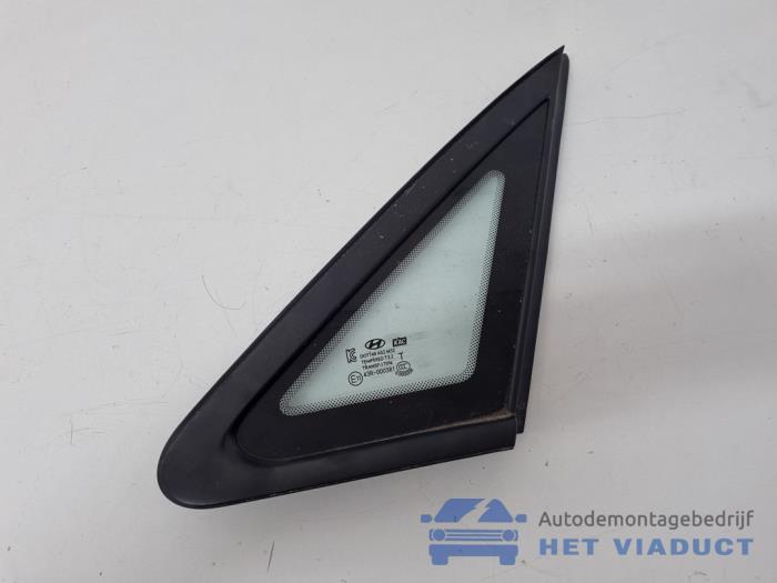 Usados Ventanilla triangular derecha detrás Hyundai i30 (GDHB5) 1.4 16V Precio € 75,00 Norma de margen ofrecido por Het Viaduct