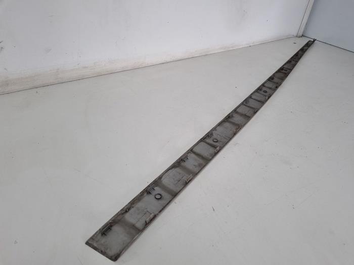 Decorative strip from a Dacia Duster (HS) 1.6 16V LPG 2012
