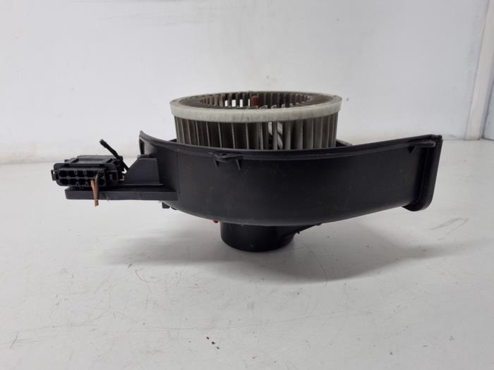 Motor de ventilador de calefactor de un Volkswagen Fox (5Z) 1.2 2009