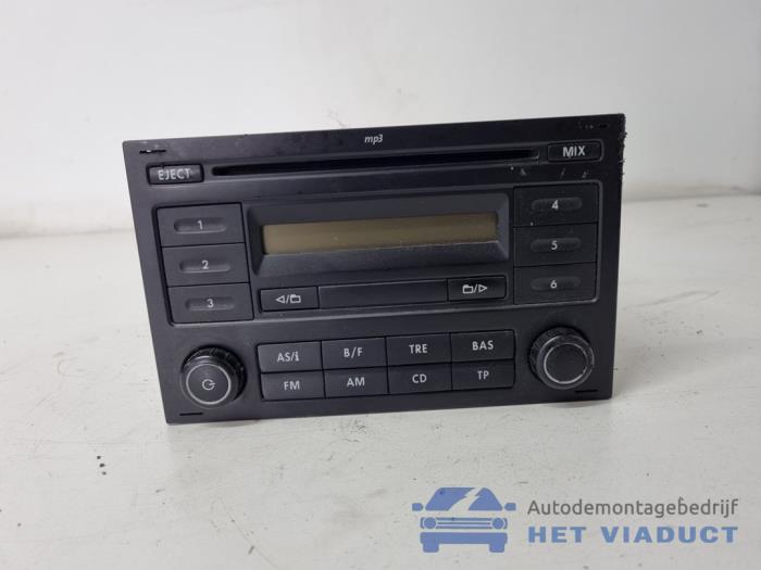 Używane Radio Volkswagen Fox (5Z) 1.2 Cena € 80,00 Procedura marży oferowane przez Het Viaduct