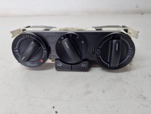 Usados Interruptor de calefacción Volkswagen Polo IV (9N1/2/3) 1.4 TDI 80 Precio € 45,00 Norma de margen ofrecido por Het Viaduct