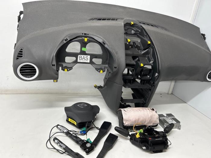Airbag set + dashboard de un Opel Corsa D 1.3 CDTi 16V ecoFLEX 2013