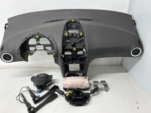 Usagé Airbag set + dashboard Opel Corsa D 1.3 CDTi 16V ecoFLEX Prix € 350,00 Règlement à la marge proposé par Het Viaduct
