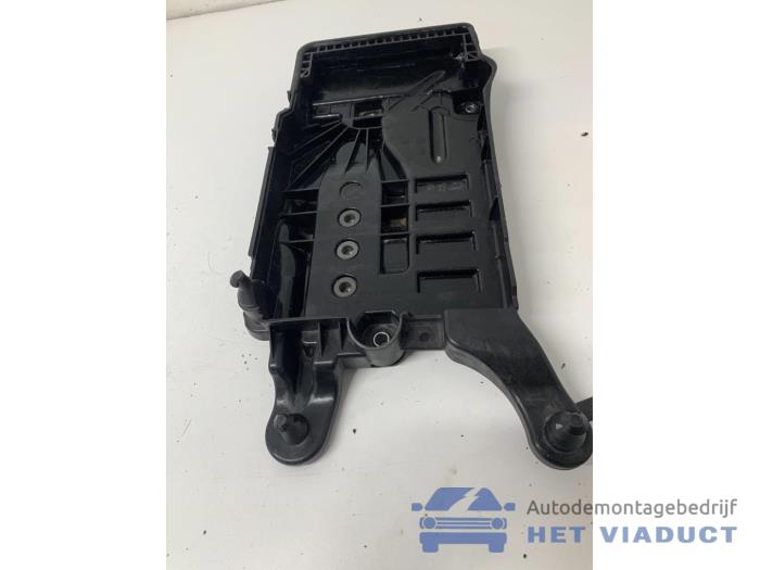Begagnade Batterilåda Volkswagen Polo VI (AW1) 1.0 TSI 12V Pris € 30,00 Marginaltabell erbjuds av Het Viaduct