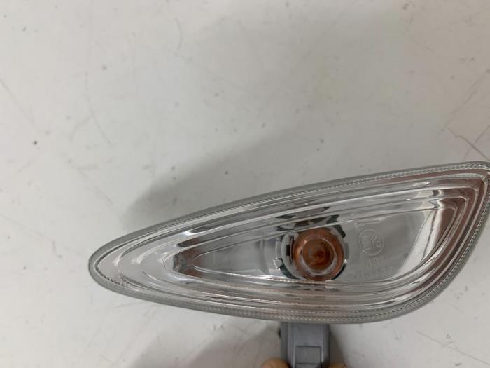 Indicator lens, front left from a Kia Picanto (TA) 1.0 12V 2017