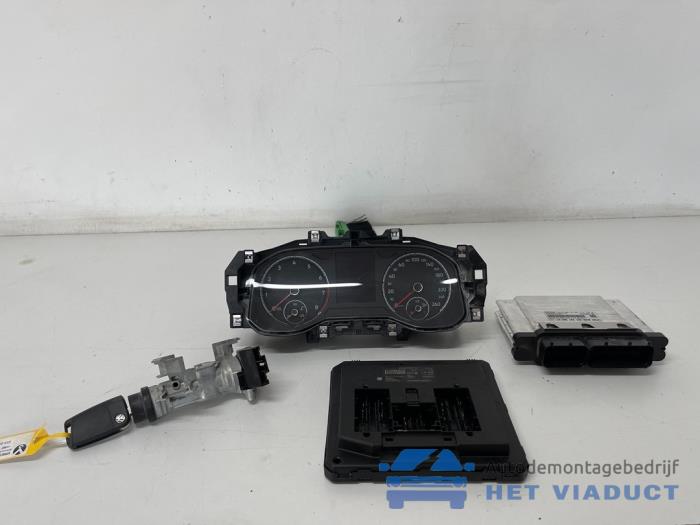 Used Ignition lock + computer Volkswagen Polo VI (AW1) 1.0 TSI 12V Price € 500,00 Margin scheme offered by Het Viaduct