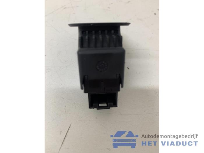 Usados Interruptor de ventanilla eléctrica Mercedes Citan (415.6) 1.5 108 CDI Precio € 20,00 Norma de margen ofrecido por Het Viaduct