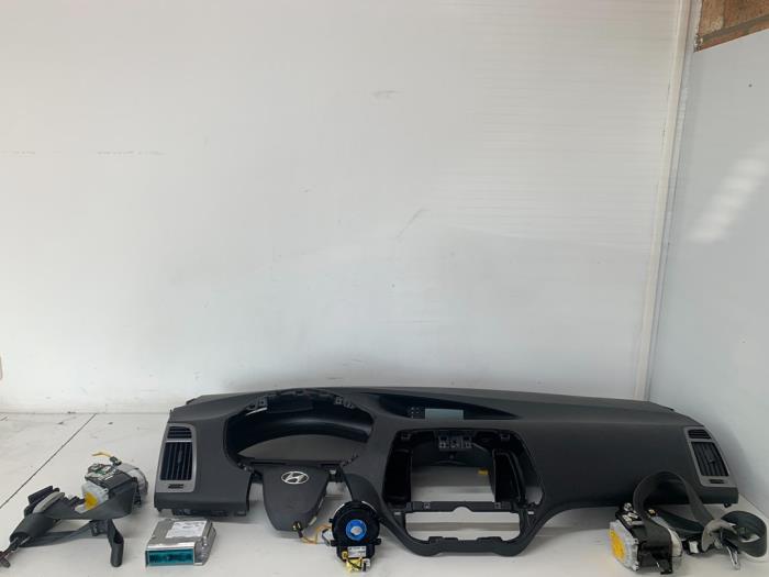Airbag set + dashboard z Hyundai i20 1.2i 16V 2014