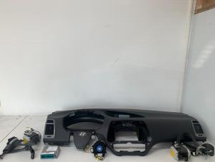 Gebrauchte Airbag set + dashboard Hyundai i20 1.2i 16V Preis € 550,00 Margenregelung angeboten von Het Viaduct