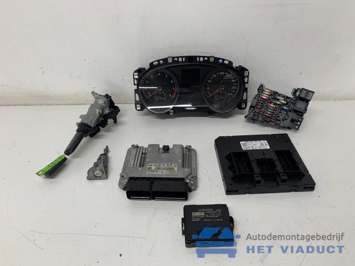 Used Ignition lock + computer Volkswagen Golf Sportsvan (AUVS) 1.0 TSI 12V BlueMotion Technology Price € 750,00 Margin scheme offered by Het Viaduct