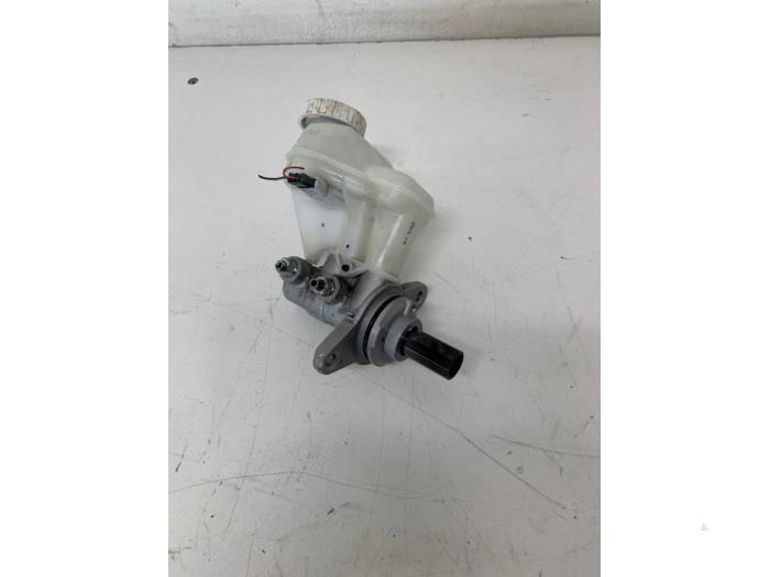 Master cylinder from a Mitsubishi Space Star (A0) 1.0 12V 2020