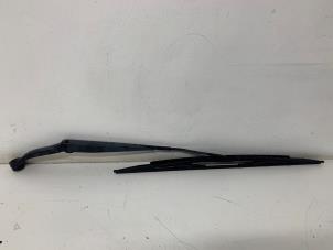 Used Front wiper arm Opel Karl 1.0 12V Price € 20,00 Margin scheme offered by Het Viaduct