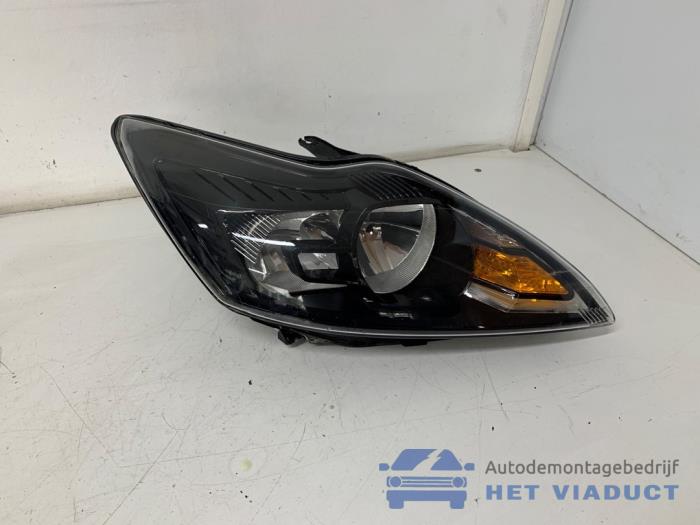 Używane Reflektor prawy Ford Focus 2 Wagon 1.8 16V Cena € 125,00 Procedura marży oferowane przez Het Viaduct