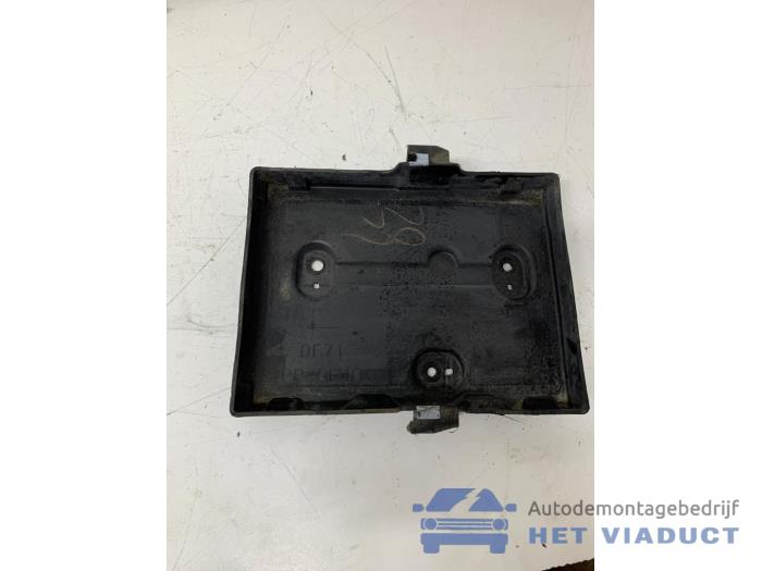Begagnade Batterilåda Mazda 2 (DE) 1.3 16V S-VT High Power Pris € 25,00 Marginaltabell erbjuds av Het Viaduct