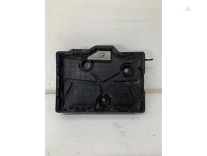 Used Battery box Renault Captur (2R) 0.9 Energy TCE 12V Price € 35,00 Margin scheme offered by Het Viaduct