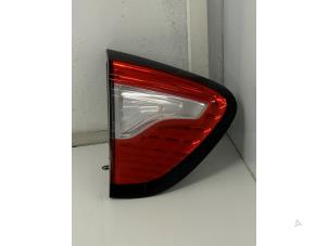 Used Tailgate reflector, left Renault Captur (2R) 0.9 Energy TCE 12V Price € 35,00 Margin scheme offered by Het Viaduct